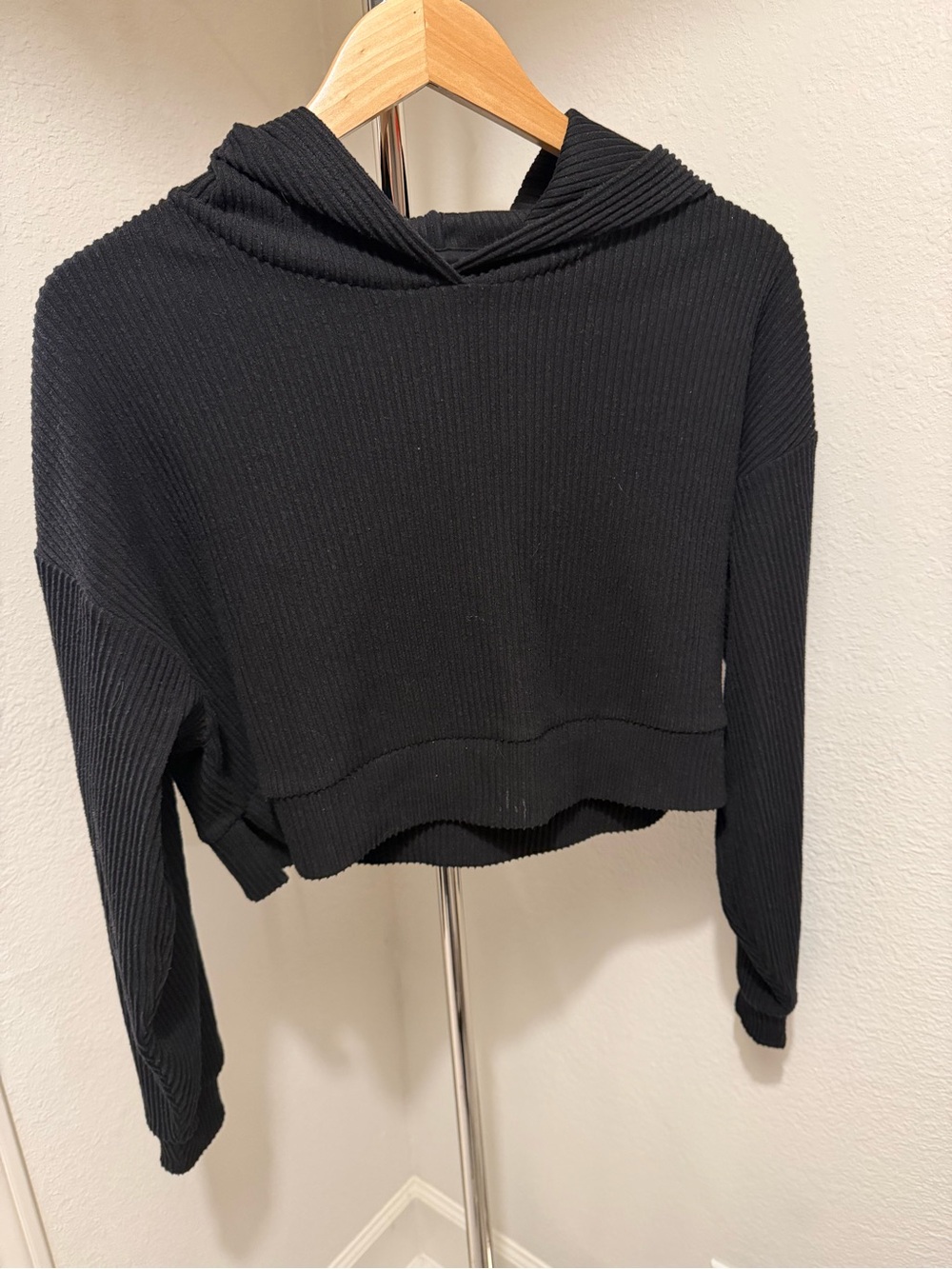 ALO Yoga Black Ribbed Cropped Hoodie